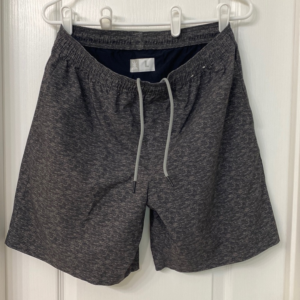 Chubbies Mens Large Heather Grey/black inner short.